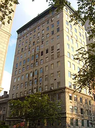817 Fifth Avenue in Lenox Hill