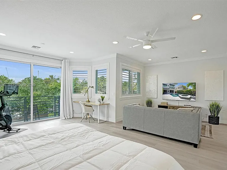 453 SW 5th Ave — Photo 38