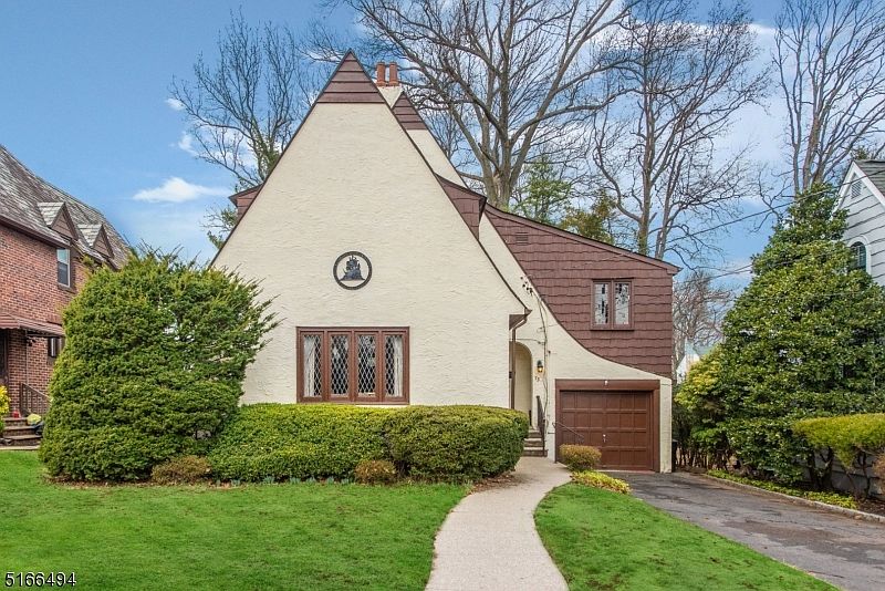 77 Oakley Ter, Nutley, NJ 07110 | Zillow