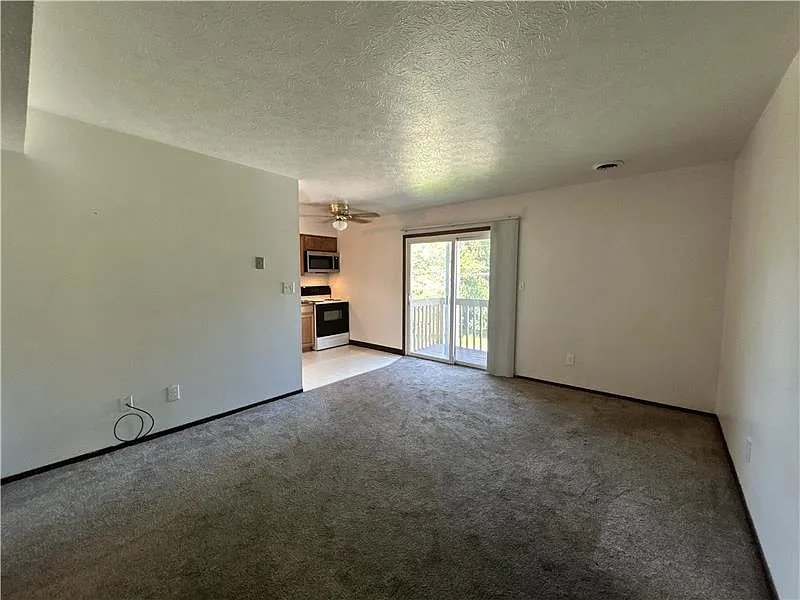 2 bed, $650 — Photo 2