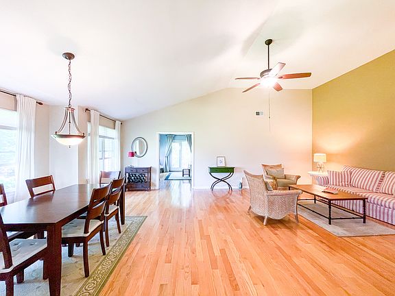 Bright, open floorplan with vaulted ceilings