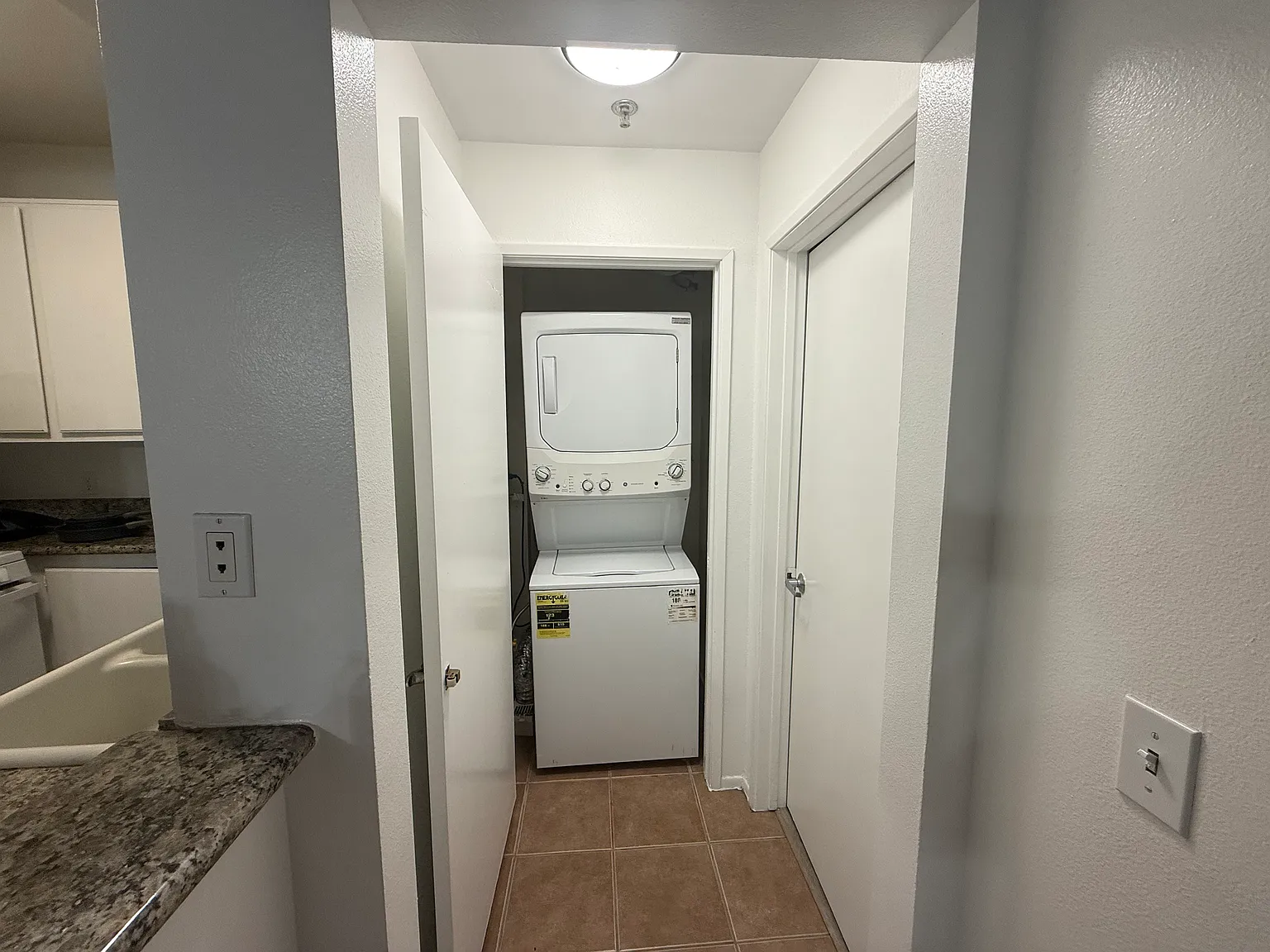 2 bed, 966 sqft, $1,500 — Photo 3