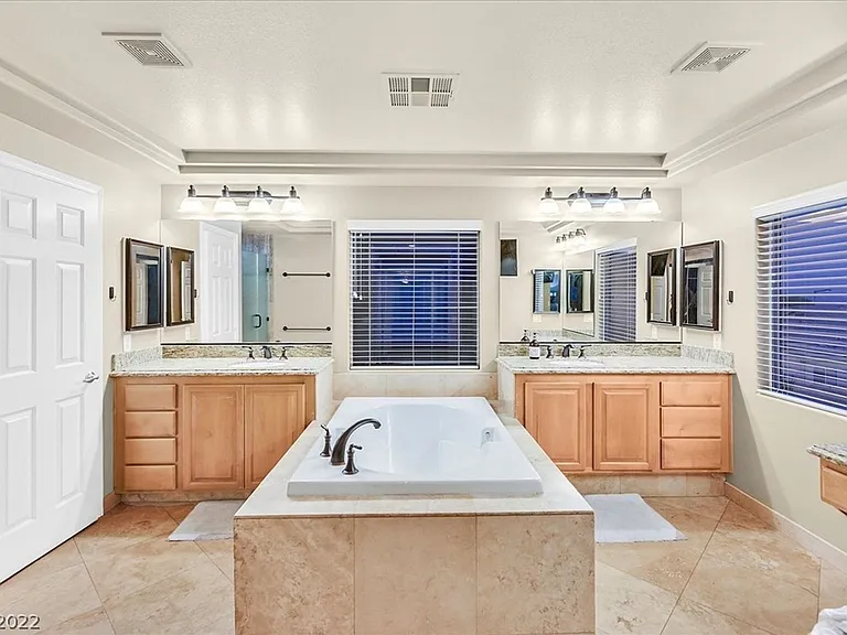11077 Turlington Ln — Photo 6