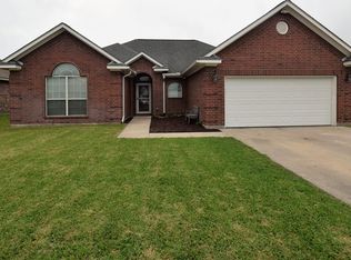 313 Cavelier Dr, Port Lavaca, TX 77979