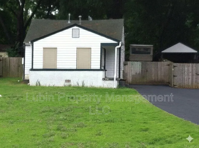 East Memphis — Photo 1