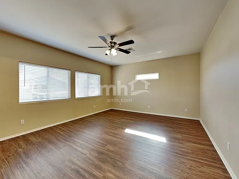 13240 W Watson Ln — Photo 11
