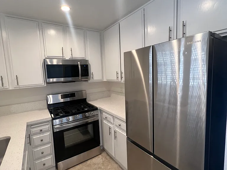 4307 Whitsett Ave #204 — Photo 55