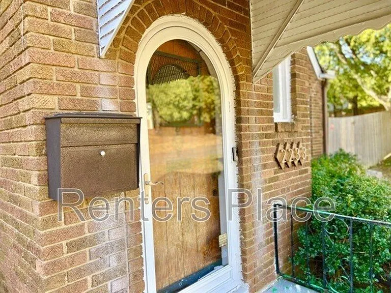 2233 N Denver Blvd — Photo 3