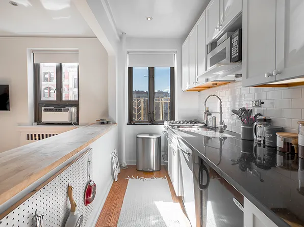 255 West 23rd Street image 4 of 8