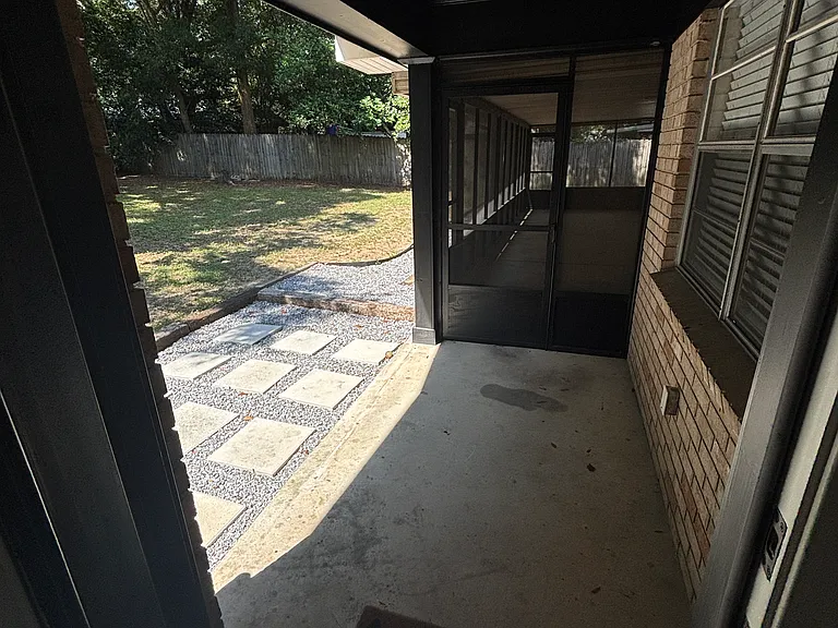 Covered breezeway to screened in patio