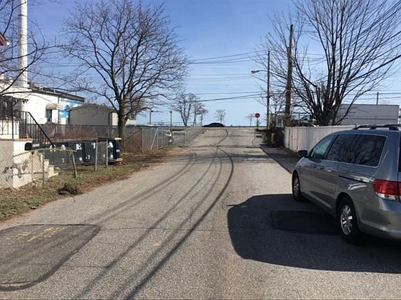 4th image of 691 Seaver Ave