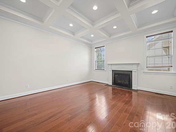 5th image of 3464 County Down Ave