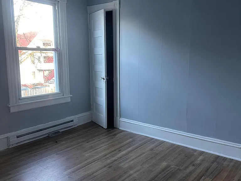 20 Myrtle Ave — Photo 2