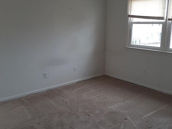 4th image of 1009 Kenelm Ct