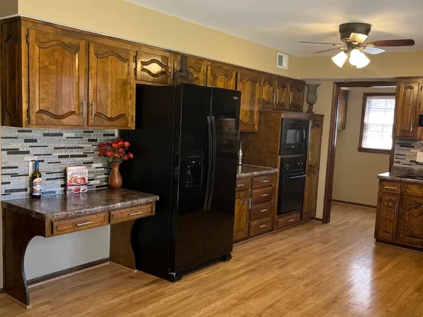 10142 Mastin Dr, Overland Park, KS 66212