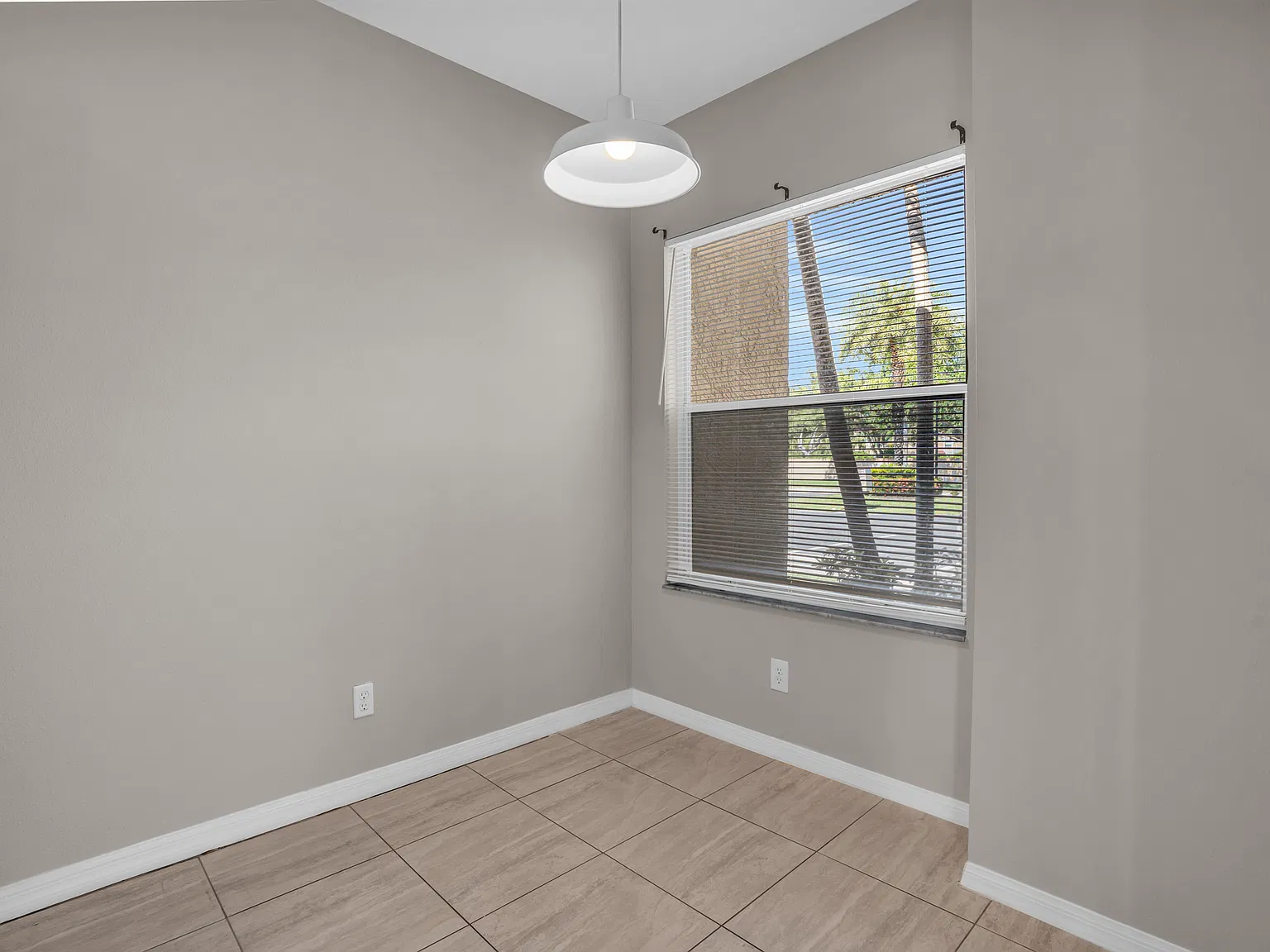 Listing Only-6560 Huntington Lakes Circle #101 - 1 — Photo 2