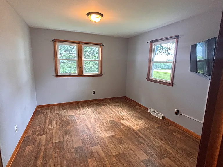 621 S Roosevelt Ave — Photo 3