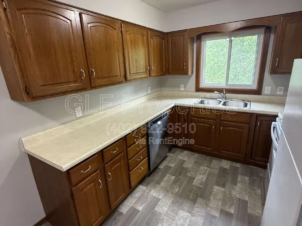 243 N 1st St APT 2, Seward, NE 68434