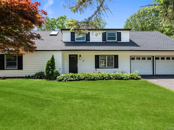 26 Halfcircle Drive, Holbrook, NY 11741