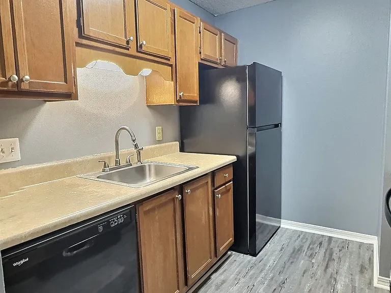 Sandalwood Apartments — Photo 8