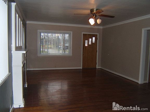 3rd image of 856 W 4th St