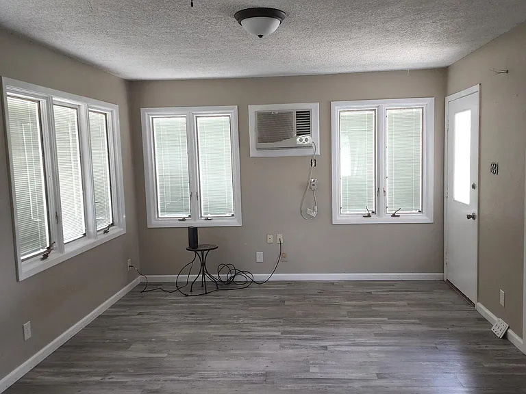 317 Oak Dr — Photo 6