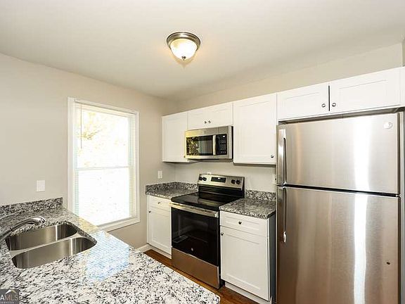 4th image of 1112 Smith St SW