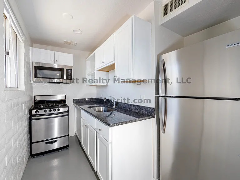 50 W King Rd #11 — Photo 16