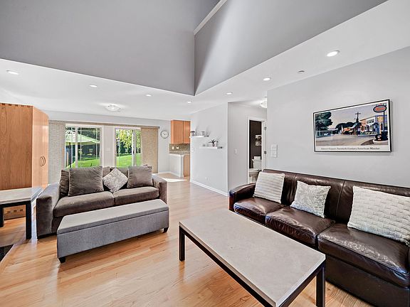 4th image of 133 Finstad Dr #133