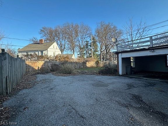 4th image of 19617 Lomond Blvd