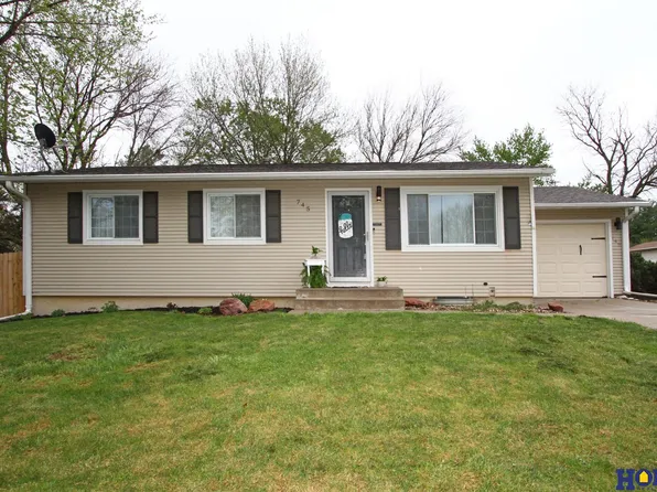 745 Applewood Dr, Eagle, NE 68347