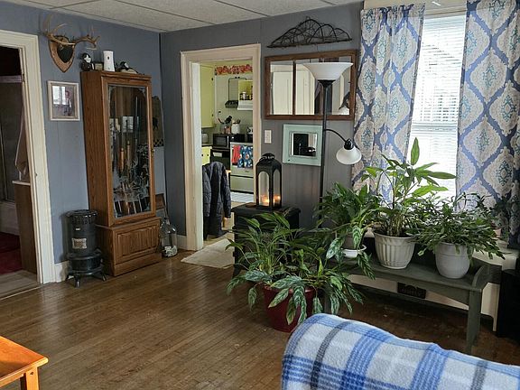 4th image of 450 Old Center Road