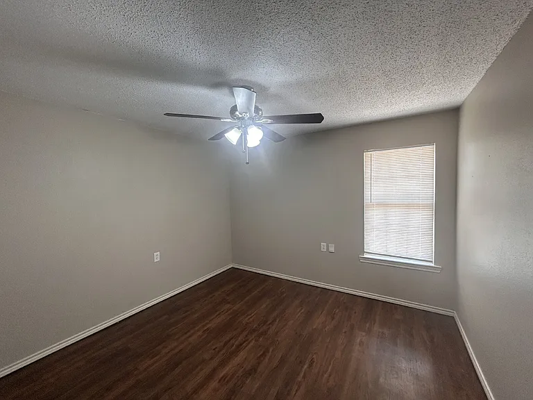 7803 Avenue J — Photo 7