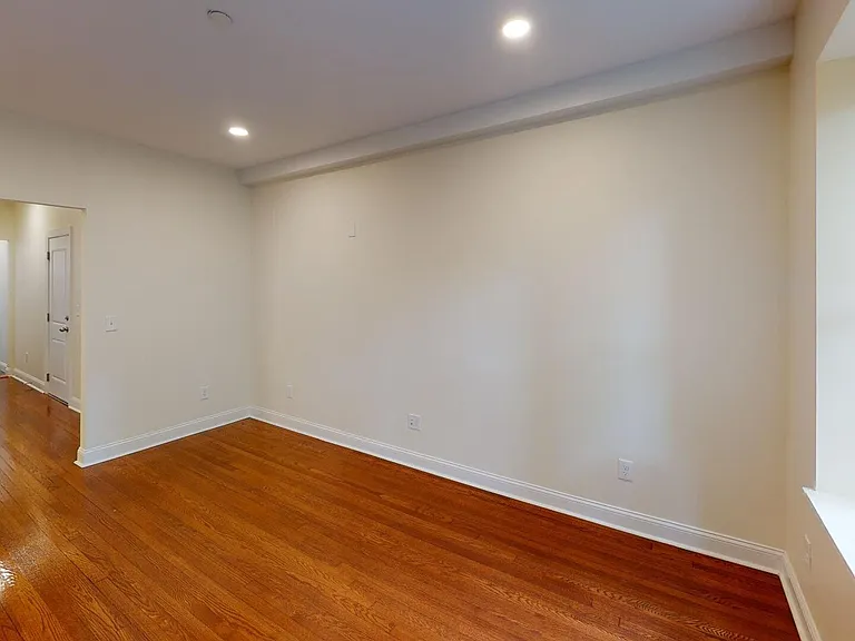 123 Sutherland Rd #1E — Photo 5