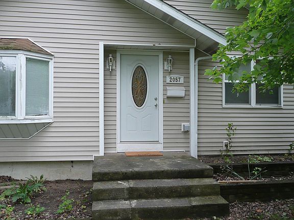 3rd image of 2057 Riverside Dr