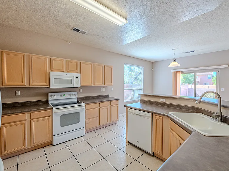 1124 Calle Corvo NE — Photo 13