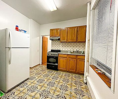 5th image of 2421 Steinway St APT 2