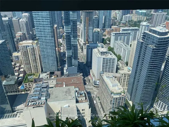 386 Yonge St, Toronto, ON