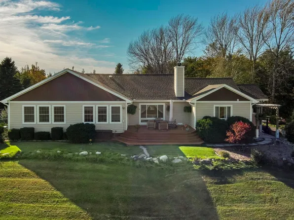 2567 N Evergreen Valley Dr, Suttons Bay, MI 49682