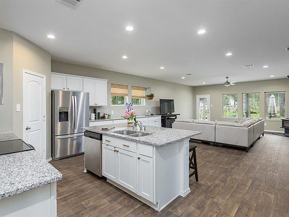 4th image of 2826 N Colosseum Ct