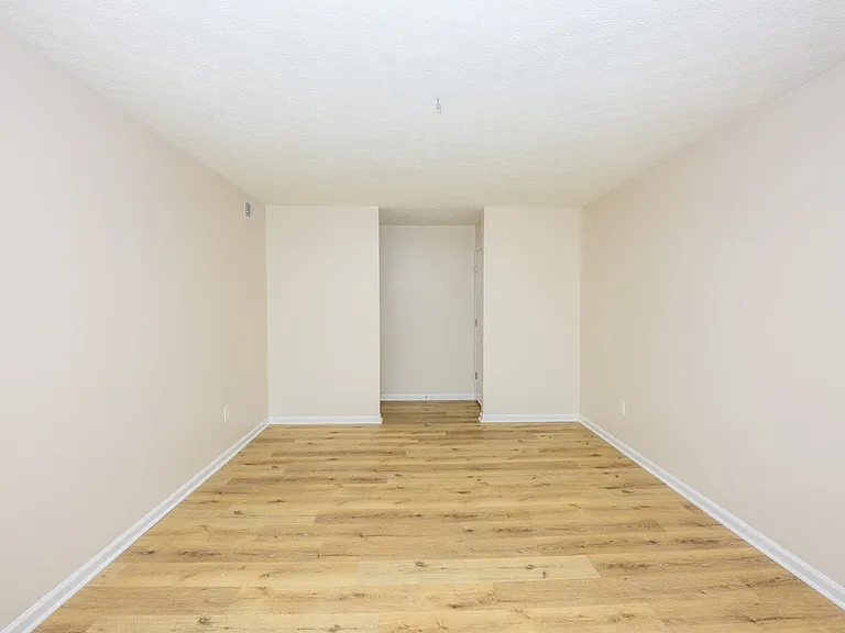 244 Pinewood Dr #4 — Photo 5
