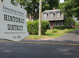 15 S Main St, Newtown, CT 06470