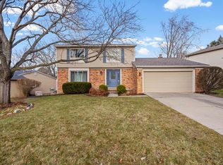 864 Dressler Ln, Rochester Hills, MI 48307