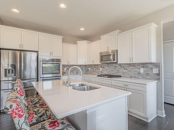 4th image of 10192 Limerick Cir