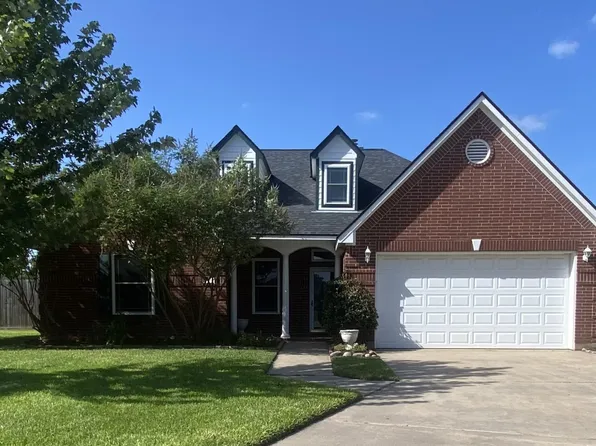 121 Jamestown Ave, Clute, TX 77531