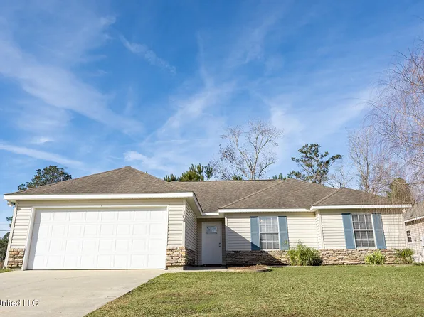 104 Oaks Ct, Picayune, MS 39466