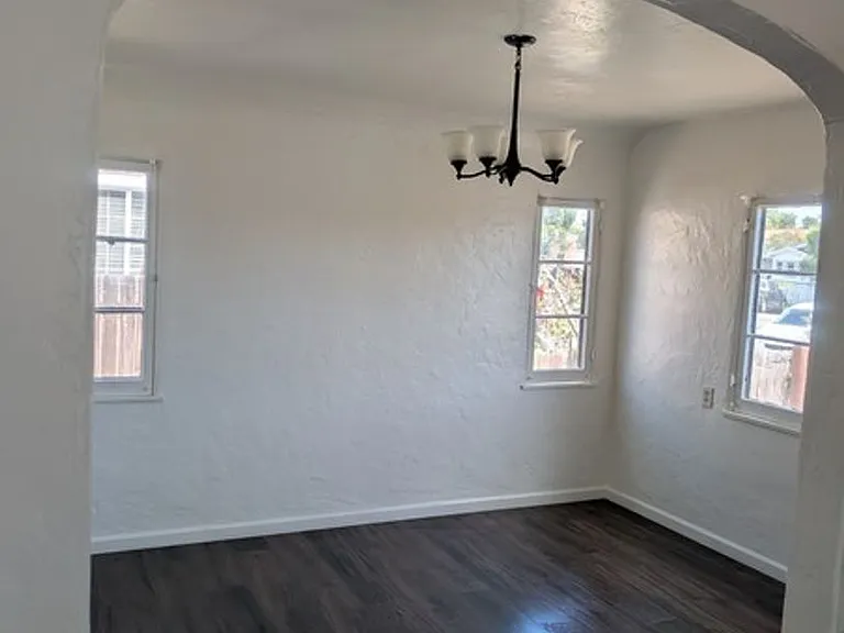 301 E Fesler St — Photo 6