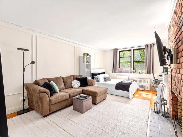 250 W 15th St APT 4B, New York, NY 10011