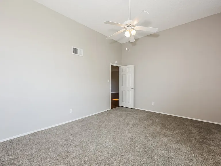 423 Barton Dr — Photo 11