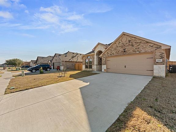 3rd image of 1917 Glen Meadow Dr